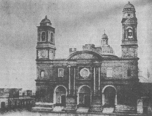 Copia fotográfica de la litografía publicada por los responsables del periódico "El Talismán" de la primera toma con daguerrotipo de la Iglesia Matriz del Uruguay en 1840 hecha por el abate Louis Compte.
