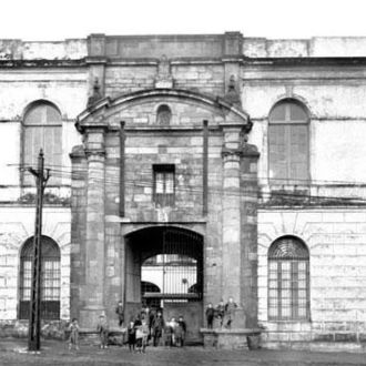 Puerta de la Ciudadela en la pared sur de la sede de la UTU. Foto: CdFM.