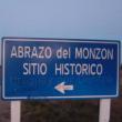 Cartel en la ruta del sitio histórico del Abrazo del Monzón. Foto: Daniel González, Facebook de Uruguay por Dentro.
